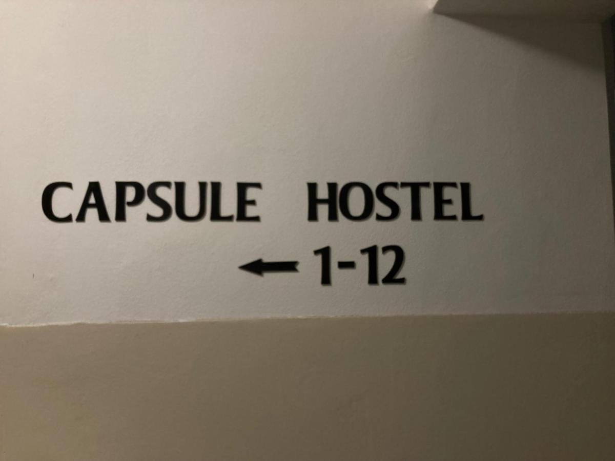 Capsule Hostel Zizkov Tower Praga Esterno foto