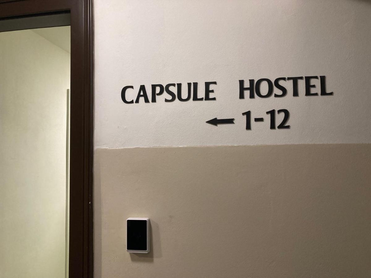 Capsule Hostel Zizkov Tower Praga Esterno foto